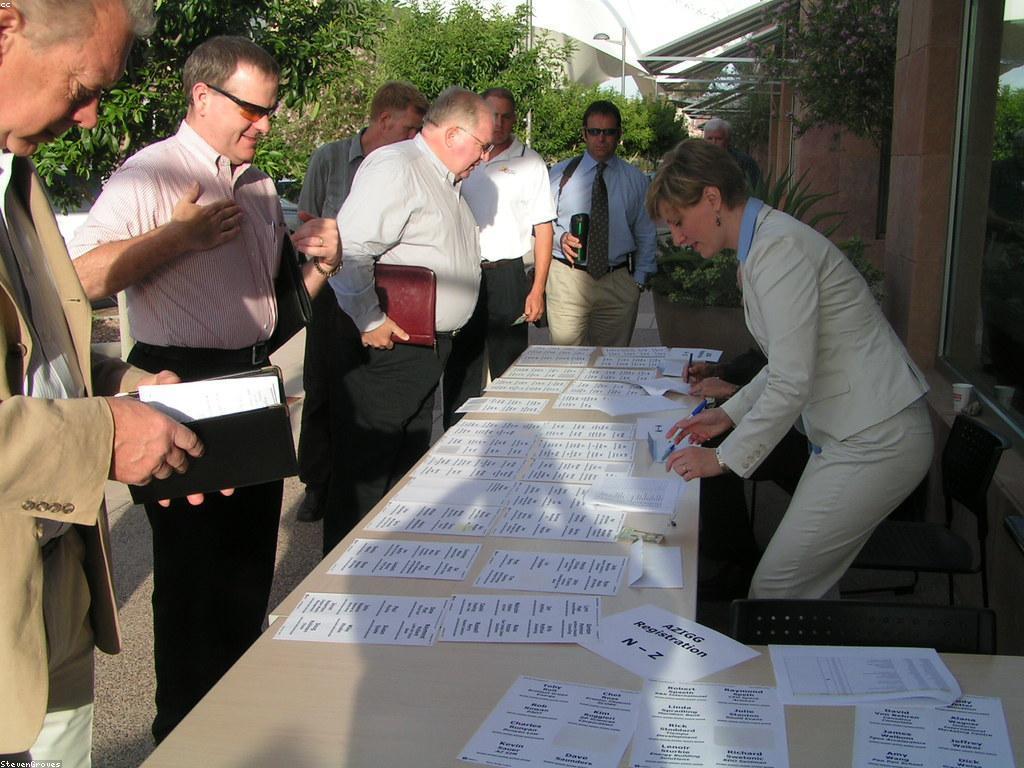 យុទ្ធសាស្ត្រនិងក្បួន: ការសម្រេចគោលដៅដោយផ្លូវការនិងការប្រកួត